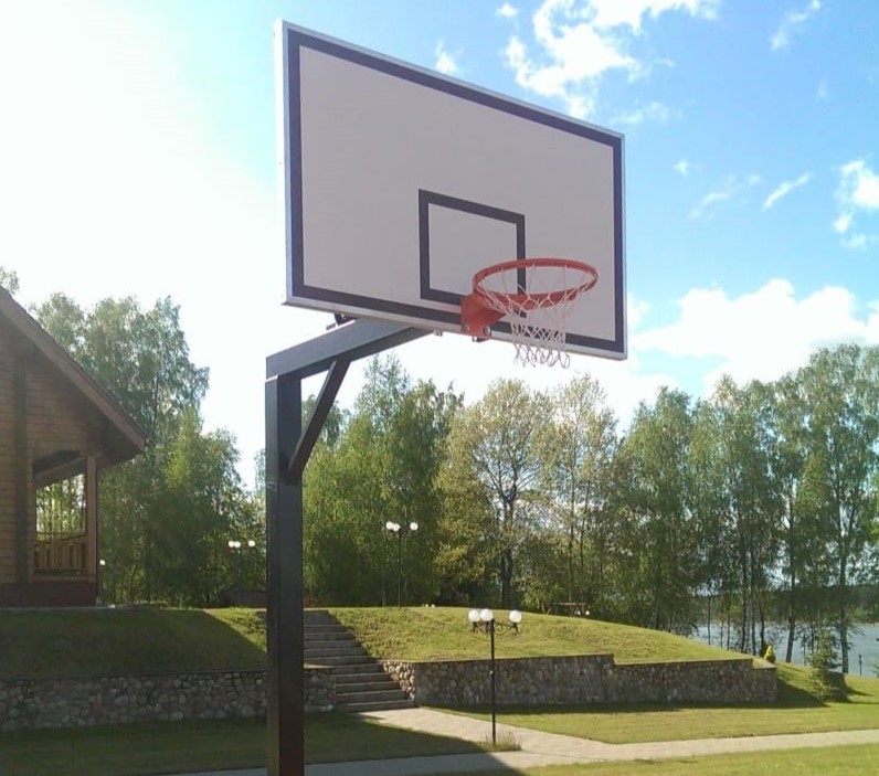 Krepšinio stovų montavimas aikštelėje